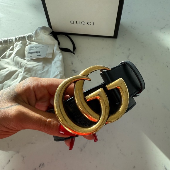 Gucci Black Belt witg Gold GG Buckle - Picture 2 of 5